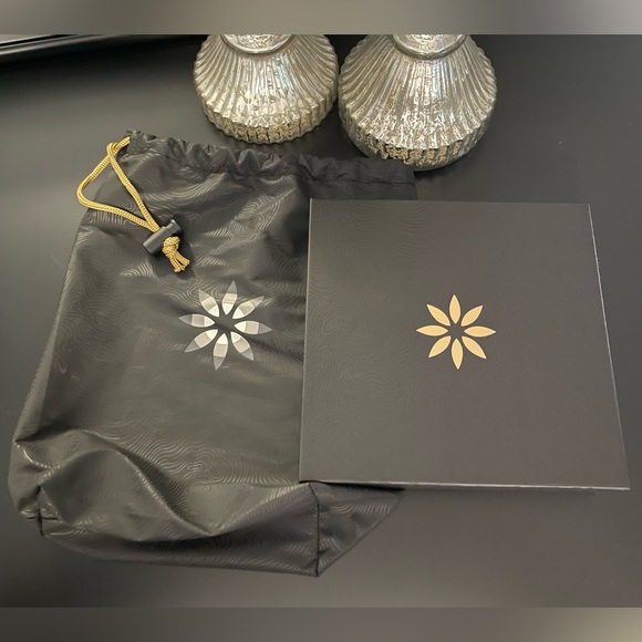 Invisalign Welcome Box w/Tray Case & Pack of Cleaning Crystals - Picture 4 of 10